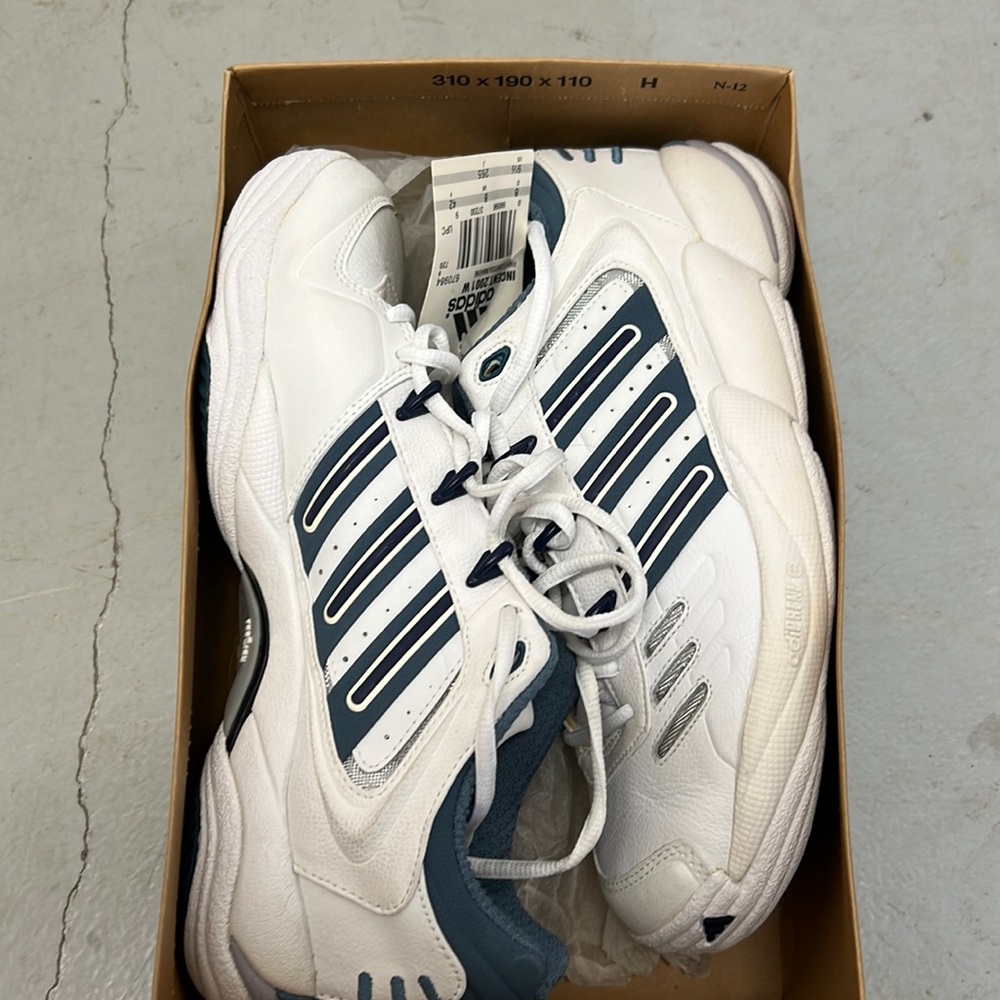 New Addidas tennis sneaker